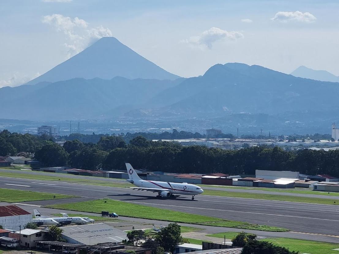 Amazing Aircrafts Views In Front Of Airport Διαμέρισμα Γουατεμάλα Εξωτερικό φωτογραφία